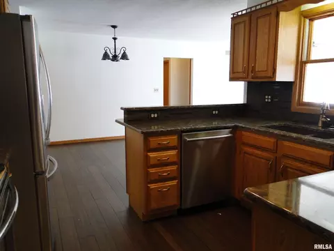 307 E Yeiser St, Macomb, IL 61455 photo 5