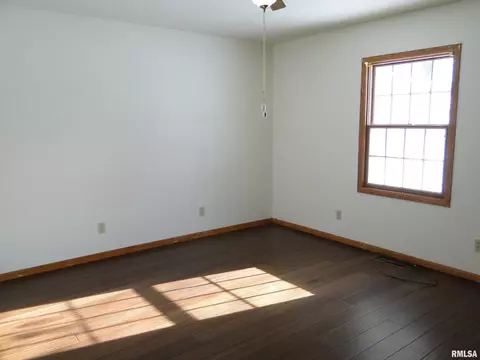 307 E Yeiser St, Macomb, IL 61455 photo 16