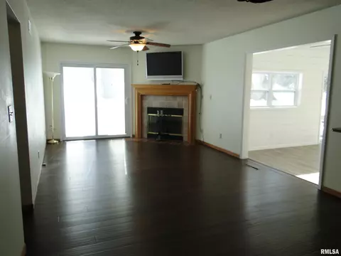 307 E Yeiser St, Macomb, IL 61455 photo 9
