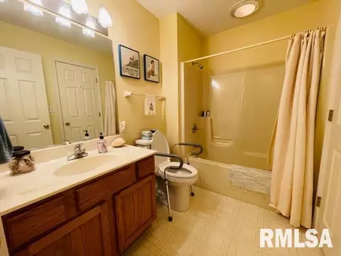 1400 Stacy Ln, Macomb, IL 61455 photo 7