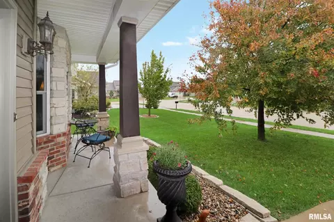1271 E Monroe St, Morton, IL 61550 photo 3