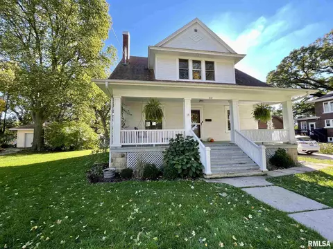 210 W Burton Ave, Eureka, IL 61530 photo 1