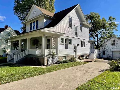 210 W Burton Ave, Eureka, IL 61530 photo 2