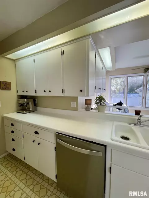 210 W Burton Ave, Eureka, IL 61530 photo 5