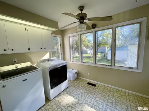 210 W Burton Ave, Eureka, IL 61530 photo 10