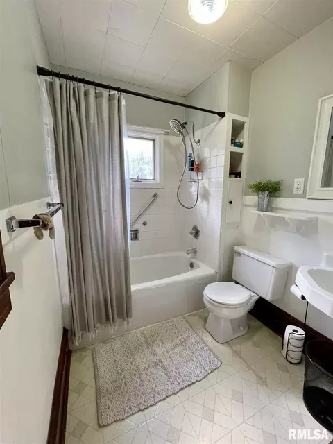 210 W Burton Ave, Eureka, IL 61530 photo 38
