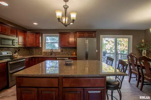 7141 Pueblo Dr, Delavan, IL 61734 photo 9