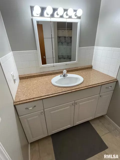 209 E 3rd Ave, Coal Valley, IL 61240 photo 13