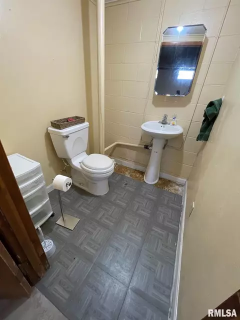 209 E 3rd Ave, Coal Valley, IL 61240 photo 20