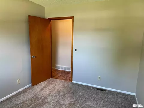 209 E 3rd Ave, Coal Valley, IL 61240 photo 6