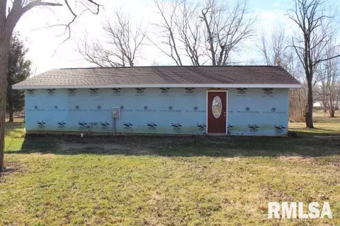138 E Main St, Banner, IL 61520 photo 2