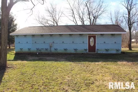 138 E Main St, Banner, IL 61520 photo 1