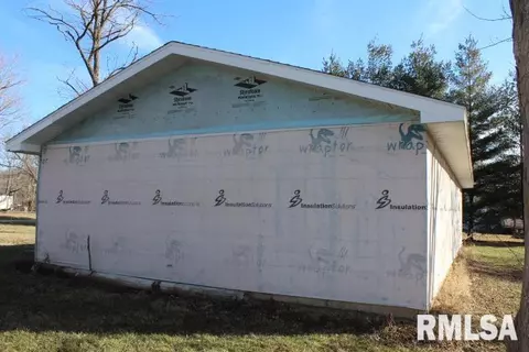138 E Main St, Banner, IL 61520 photo 3