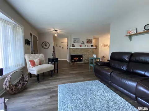 21 Hickory Bow St, Macomb, IL 61455 photo 5