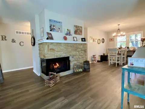 21 Hickory Bow St, Macomb, IL 61455 photo 6