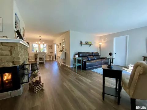 21 Hickory Bow St, Macomb, IL 61455 photo 3