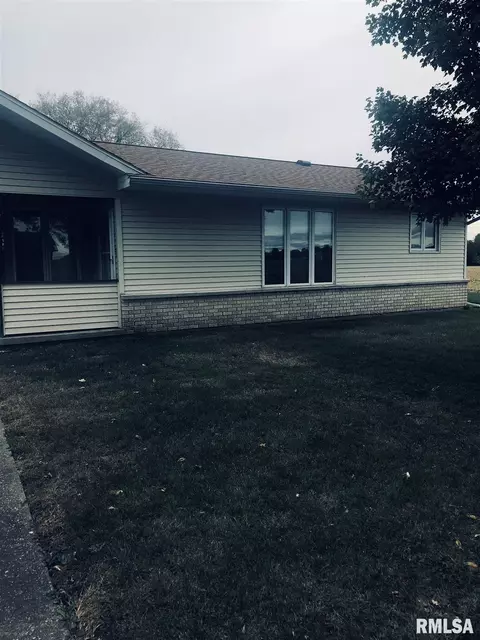 172 James Dr # D, Macomb, IL 61455 photo 1
