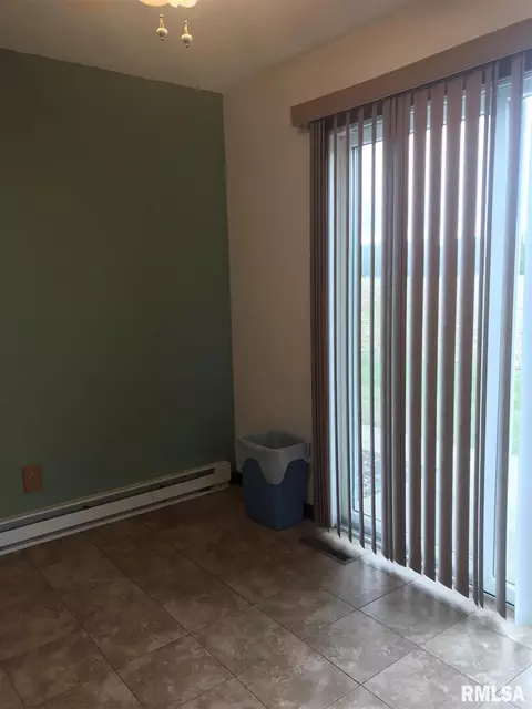 172 James Dr # D, Macomb, IL 61455 photo 5