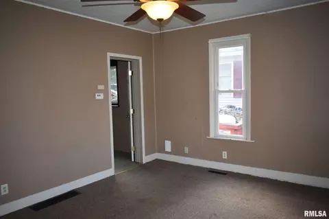 445 N 8th St, Canton, IL 61520 photo 6