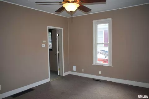 445 N 8th St, Canton, IL 61520 photo 7