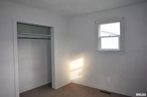 445 N 8th St, Canton, IL 61520 photo 15