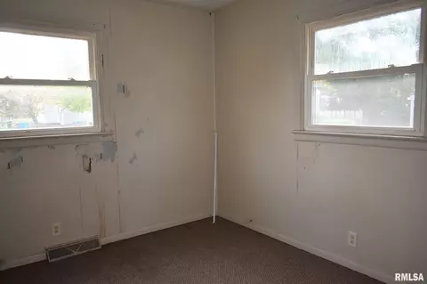 445 N 8th St, Canton, IL 61520 photo 12