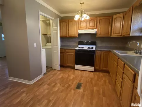 809 Memorial Dr, Macomb, IL 61455 photo 15
