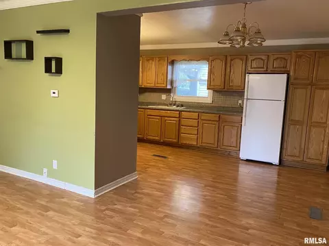 809 Memorial Dr, Macomb, IL 61455 photo 13