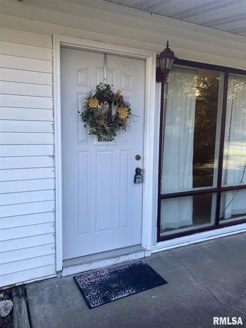 809 Memorial Dr, Macomb, IL 61455 photo 9