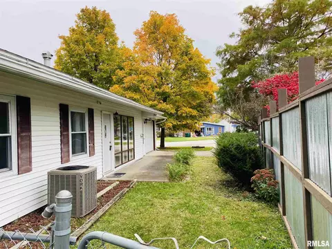 809 Memorial Dr, Macomb, IL 61455 photo 8