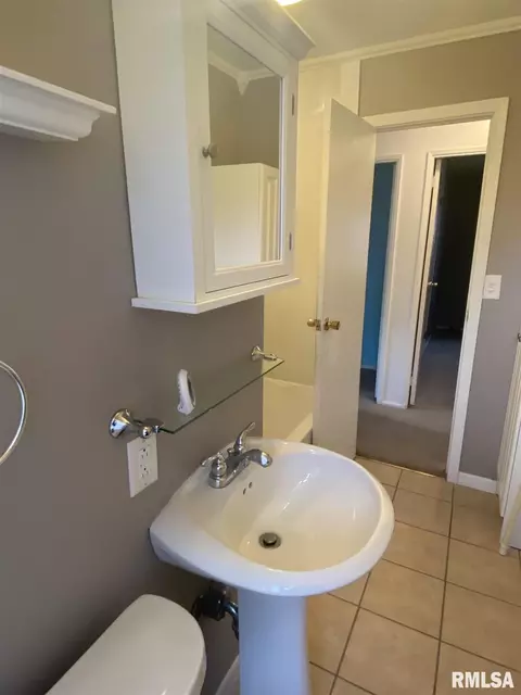 809 Memorial Dr, Macomb, IL 61455 photo 25