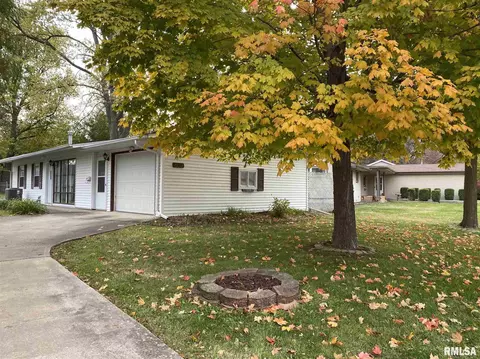 809 Memorial Dr, Macomb, IL 61455 photo 6