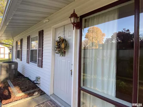 809 Memorial Dr, Macomb, IL 61455 photo 4