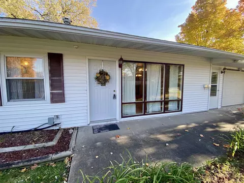 809 Memorial Dr, Macomb, IL 61455 photo 2