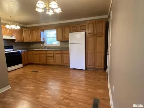 809 Memorial Dr, Macomb, IL 61455 photo 14