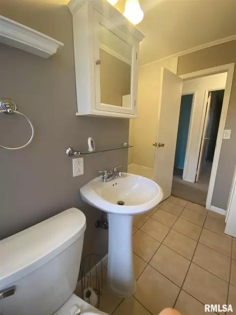 809 Memorial Dr, Macomb, IL 61455 photo 24
