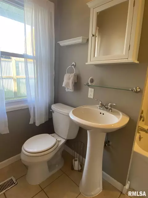 809 Memorial Dr, Macomb, IL 61455 photo 26