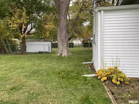 809 Memorial Dr, Macomb, IL 61455 photo 37