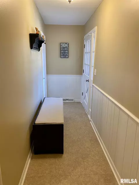 1155 Debbie Ln, Macomb, IL 61455 photo 5