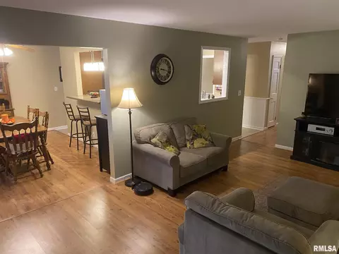 1155 Debbie Ln, Macomb, IL 61455 photo 18