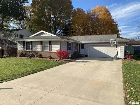 1155 Debbie Ln, Macomb, IL 61455 photo 2