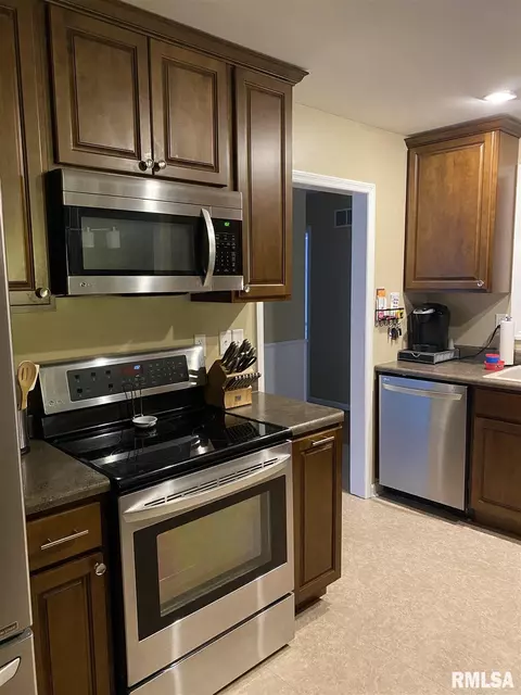 1155 Debbie Ln, Macomb, IL 61455 photo 9