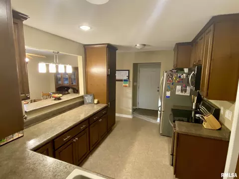 1155 Debbie Ln, Macomb, IL 61455 photo 10