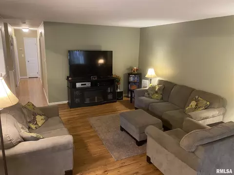1155 Debbie Ln, Macomb, IL 61455 photo 17