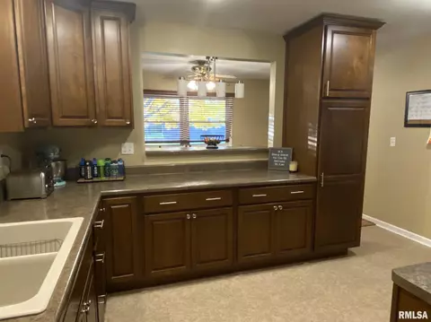 1155 Debbie Ln, Macomb, IL 61455 photo 11