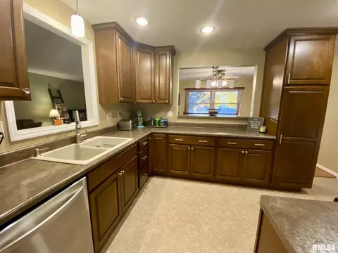 1155 Debbie Ln, Macomb, IL 61455 photo 6