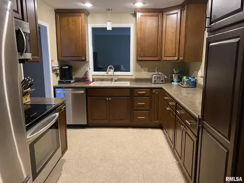 1155 Debbie Ln, Macomb, IL 61455 photo 8