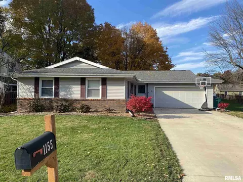 1155 Debbie Ln, Macomb, IL 61455 photo 1