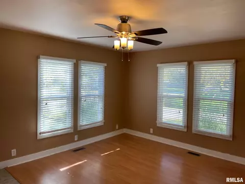 702 E Murray St, Macomb, IL 61455 photo 11
