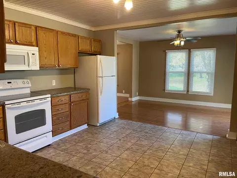702 E Murray St, Macomb, IL 61455 photo 14